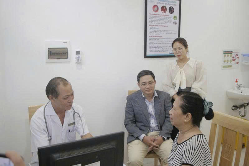 Nuôi chó mèo an toàn bắt đầu từ khám ký sinh trùng