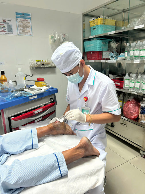 CẢNH BÁO: CHỦ QUAN VẾT THƯƠNG NHỎ – NGUY CƠ NHIỄM TRÙNG NẶNG, ĐE DỌA MẤT CHI